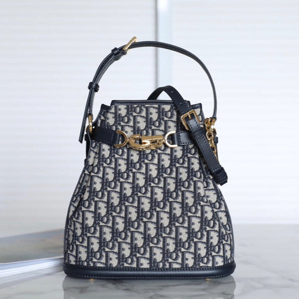 MONTAIGNE MEDIUM 24 BUCKET BAG IN BLUE OBLIQUE JACQUARD CALFSKIN