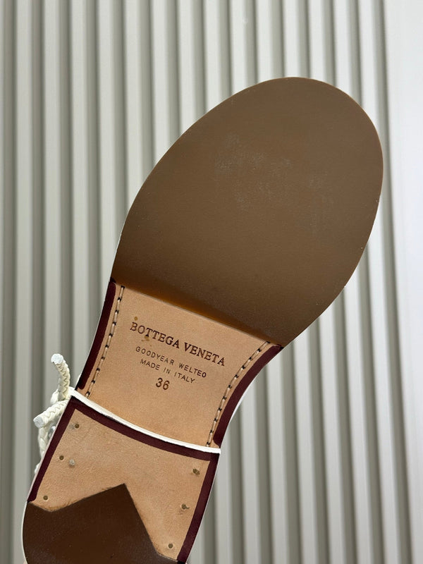 BV 25FW James Boots With Coaxial Detailing And Signature Metal Triangle in White Calfskin