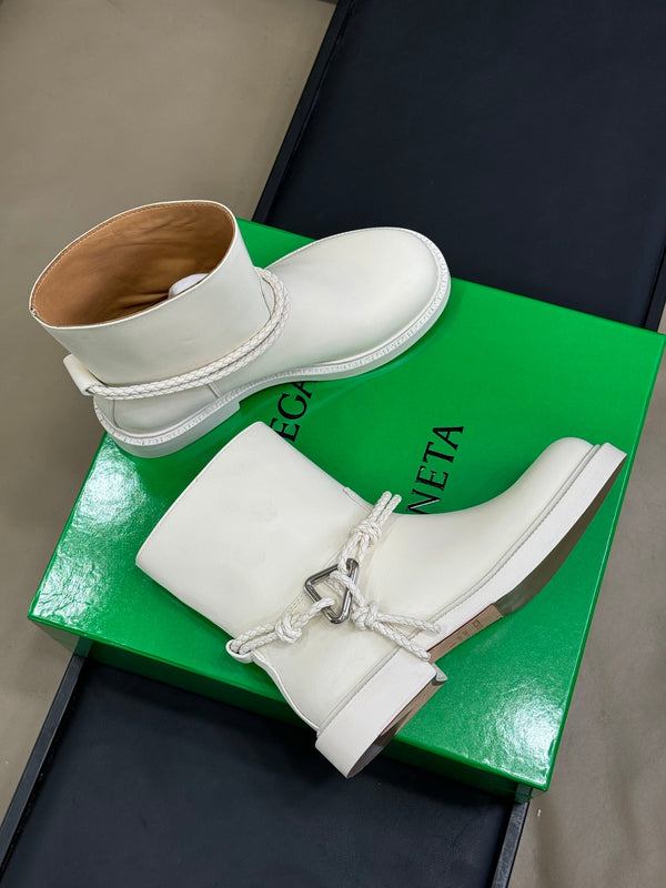 BV 25FW Ankle Boots With Coaxial Detailing And Signature Metal Triangle in White Calfskin