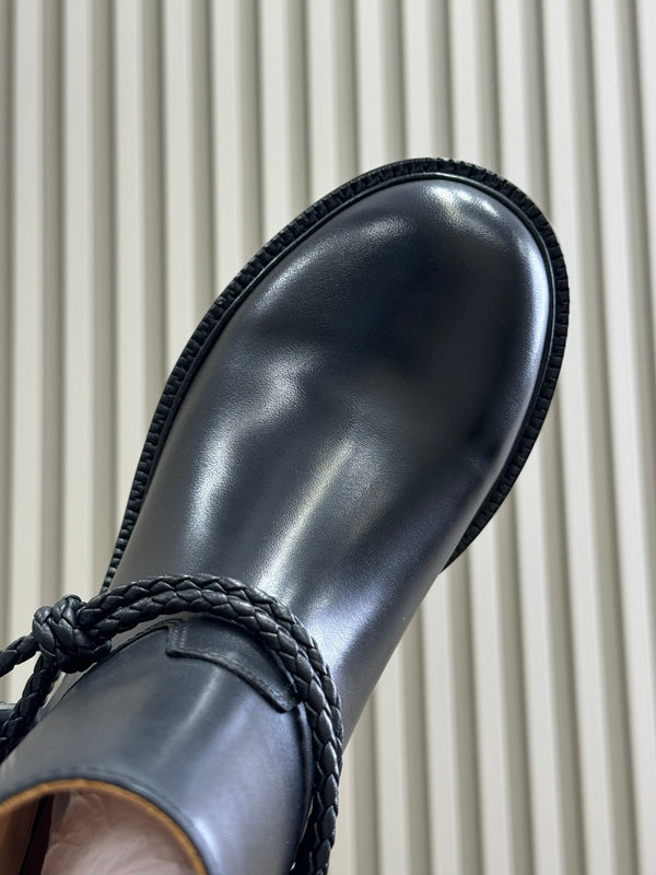 BV 25FW Ankle Boots With Coaxial Detailing And Signature Metal Triangle in Black Calfskin