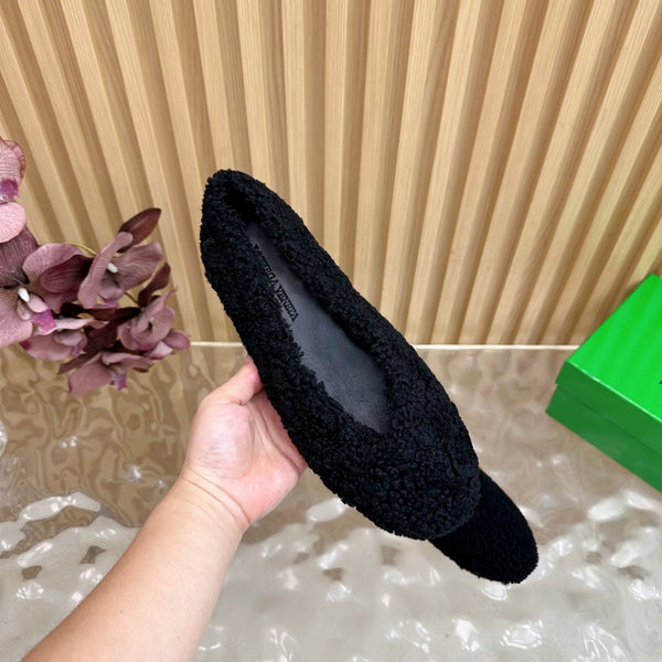 BV 25SS Shearling Ballerina in Black Wool Sheepskin