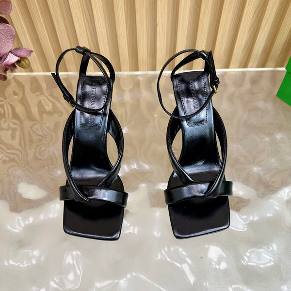 BV 25SS Flat-Soled High-Heeled Ankle Strap Sandals Black Shiny Calfskin