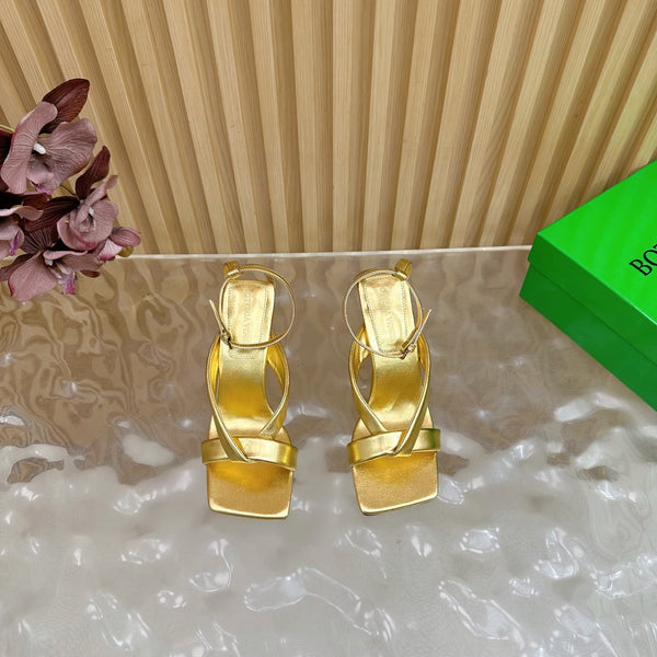 BV 25SS Flat-Soled High-Heeled Ankle Strap Sandals Gold Shiny Calfskin