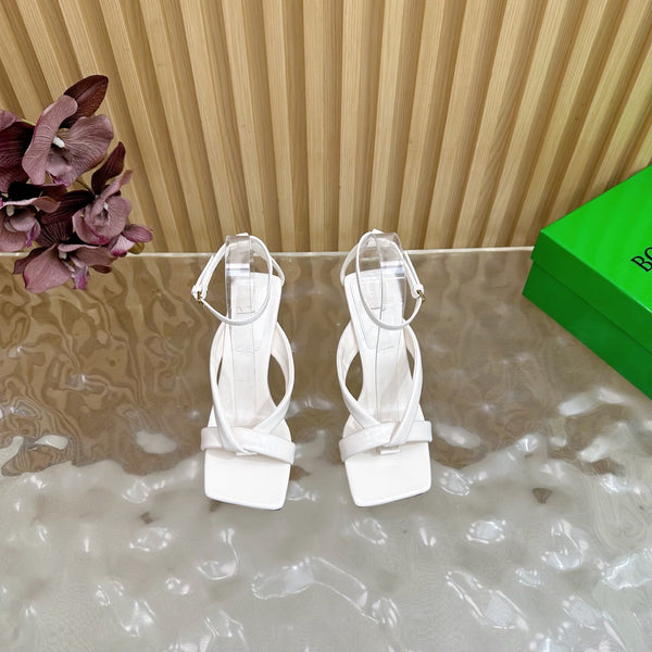 BV 25SS Flat-Soled High-Heeled Ankle Strap Sandals White Shiny Calfskin