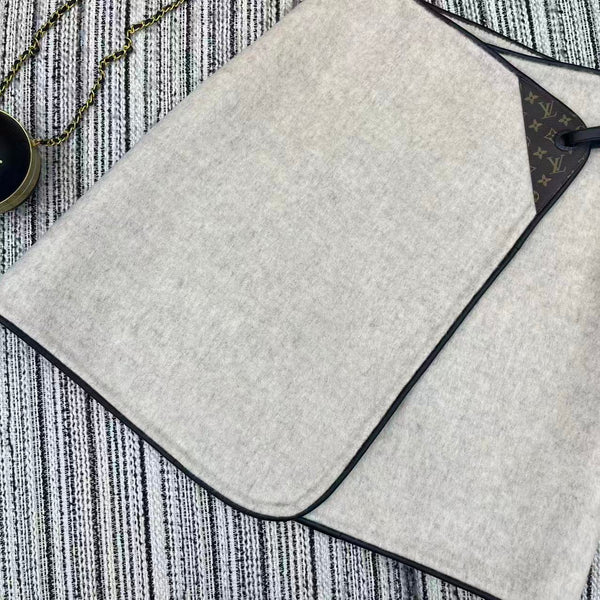 LV 25FW Double-Faced Wool Short Skirt Lambskin Edge Light Gray 311681