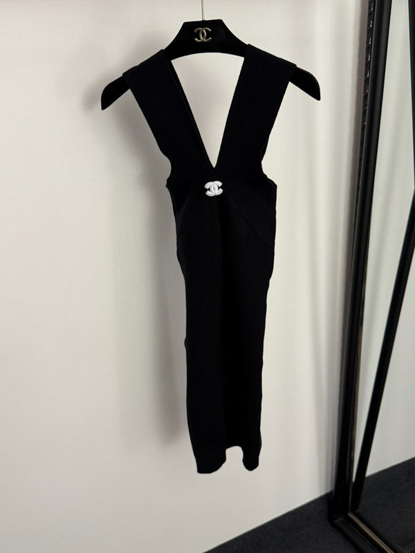 CC Patch Deep V-neck Hip-hugging Knitted Suspender Dress