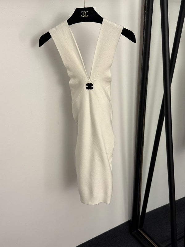 CC Patch Deep V-neck Hip-hugging Knitted Suspender Dress