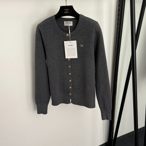 CC Bow Single-Breasted Round Neck Long-Sleeved Knit Cardigan