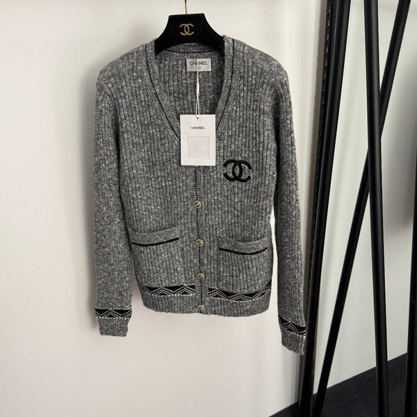 CC Single-breasted V-neck Long-sleeved Knitted Cardigan