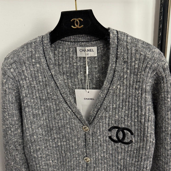 CC Single-breasted V-neck Long-sleeved Knitted Cardigan