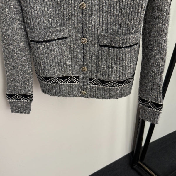 CC Single-breasted V-neck Long-sleeved Knitted Cardigan