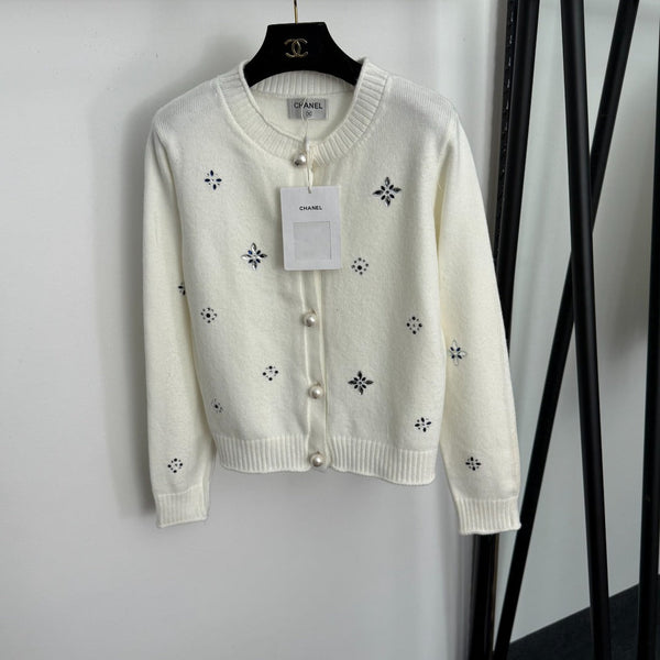 CC Pearl Button Round Neck Long-sleeved Knitted Cardigan