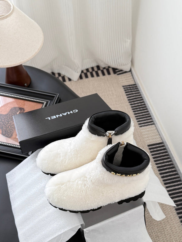 CC 25K White Furry Ankle Boots 507929