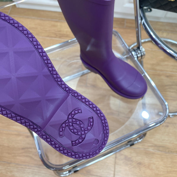 Bottes de pluie vintage Chanel 26 en peau de mouton violette 476070