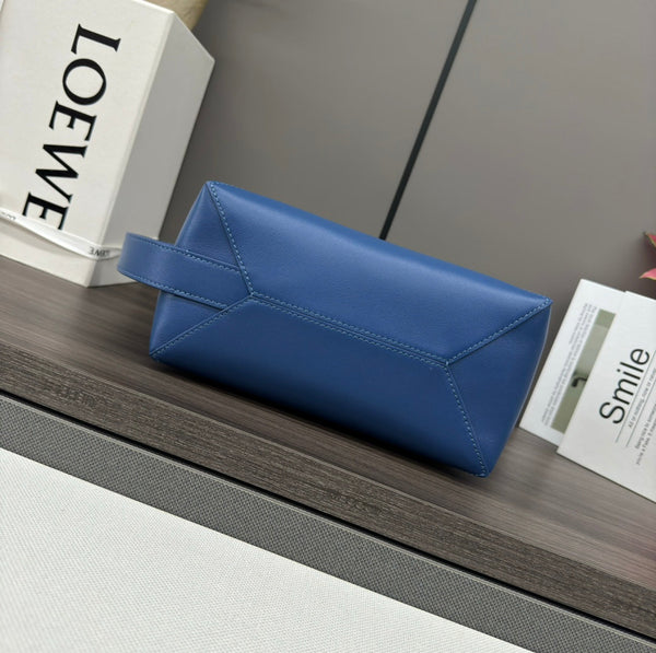 Sac à main Loewe Puzzle Fold 22 cm en cuir de veau brillant bleu 274150