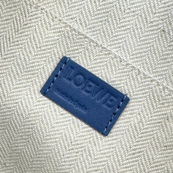 Sac à main Loewe Puzzle Fold 22 cm en cuir de veau brillant bleu 274150
