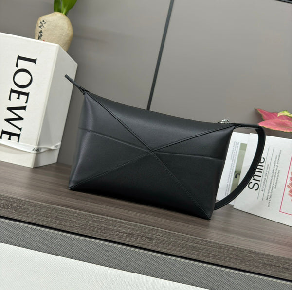 Sac à main Loewe Puzzle Fold 22 cm en cuir de veau brillant noir 274154