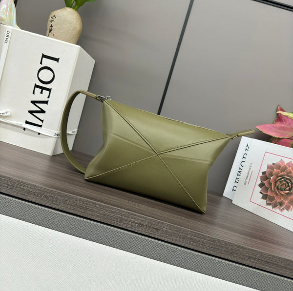Sac à main Loewe Puzzle Fold 22cm en veau brillant vert olive 274165