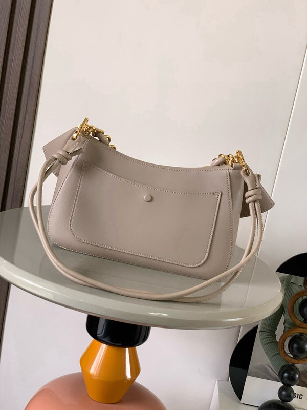 Sac à main Loewe Ola Medium 26 cm en cuir de veau beige argenté 2742224