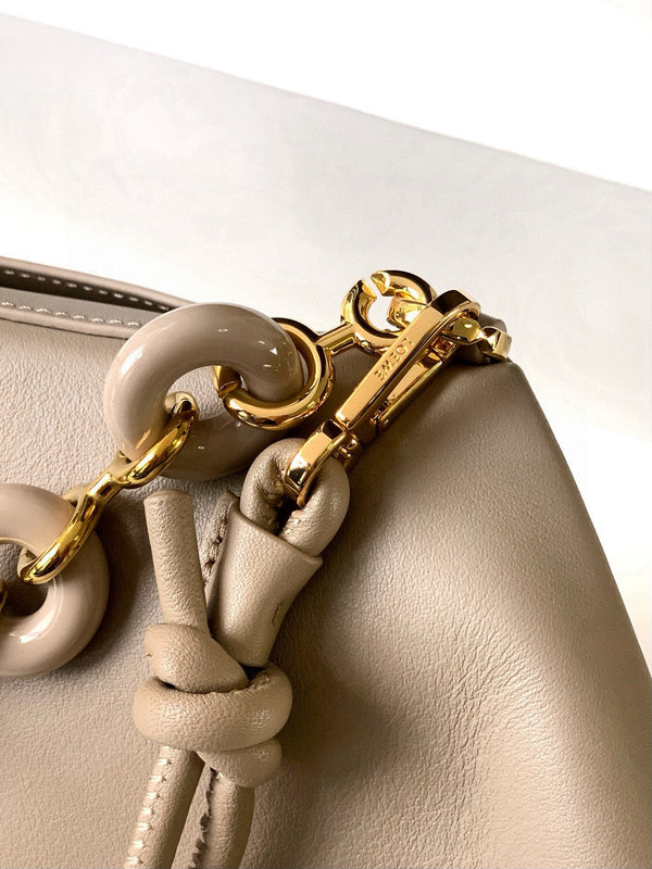 Sac à main Loewe Ola Medium 26 cm en cuir de veau beige argenté 2742224