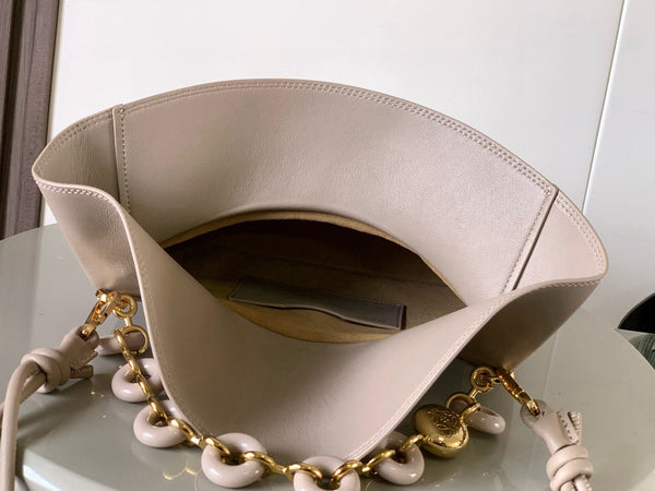 Sac à main Loewe Ola Medium 26 cm en cuir de veau beige argenté 2742224