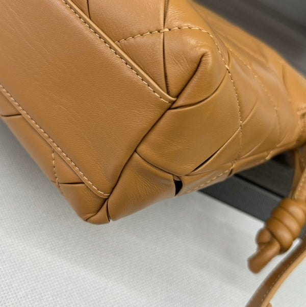 Sac Clutch Loewe Flamenco en Cuir d'Agneau Brillant Marron 274261