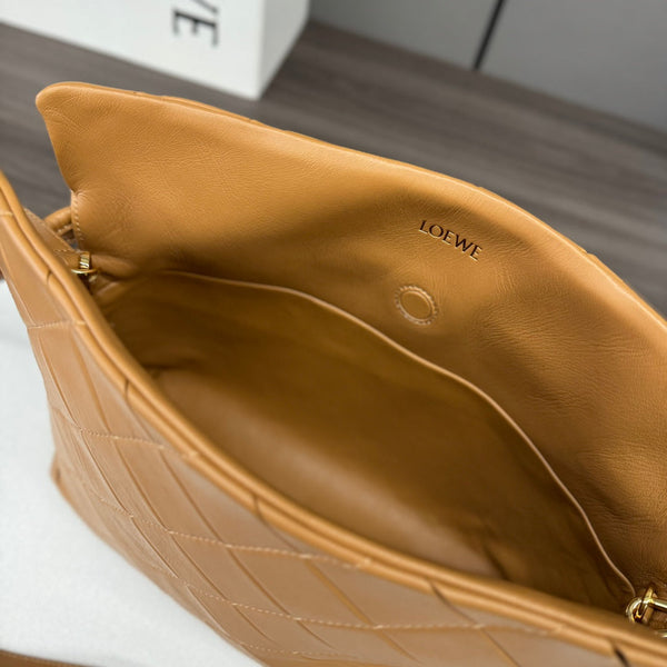 Sac Clutch Loewe Flamenco en Cuir d'Agneau Brillant Marron 274261