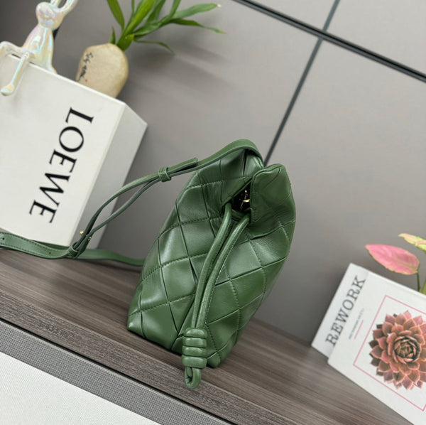 Pochette Loewe Flamenco en agneau brillant vert 274263