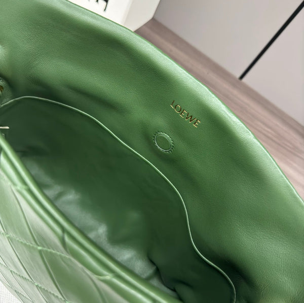Pochette Loewe Flamenco en agneau brillant vert 274263