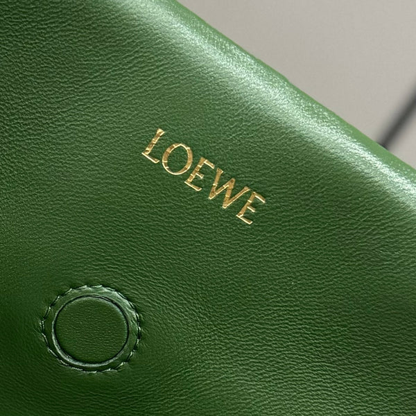 Pochette Loewe Flamenco en agneau brillant vert 274263