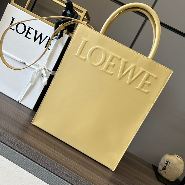 Sac cabas LOE Standard A5 en cuir de veau brillant jaune 274265