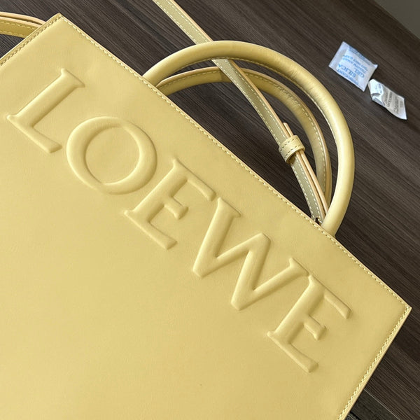 Sac cabas LOE Standard A5 en cuir de veau brillant jaune 274265