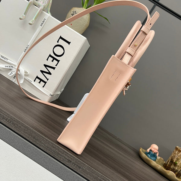 Sac cabas LOE Standard A5 en cuir de veau rose brillant 274267