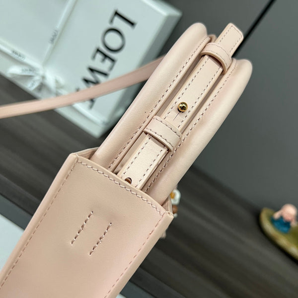 Sac cabas LOE Standard A5 en cuir de veau rose brillant 274267