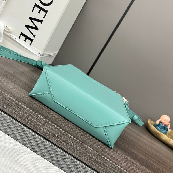 Sac cabas LOE Standard A5 en cuir de veau turquoise brillant 274269