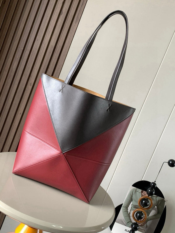 LOE 31 Sac cabas pliable moyen en cuir de vachette brillant bordeaux mélangé chocolat 274321
