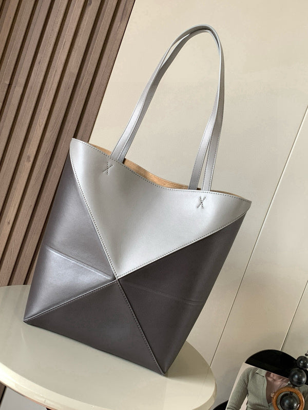 Cabas Pliant LOE 31 de Taille Moyenne en Cuir de Vachette Brillant Gris Asphalte 274317