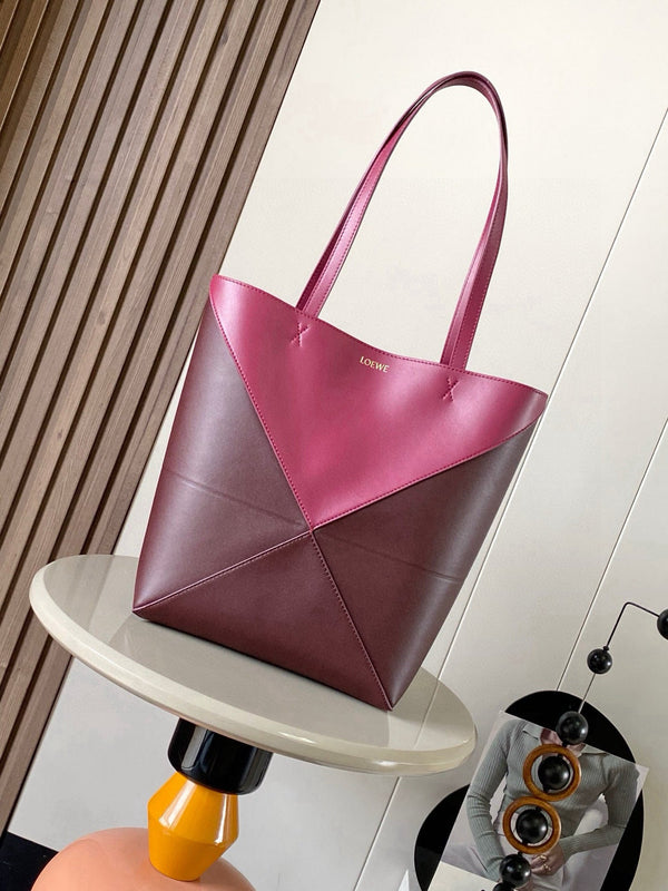 Cabas pliant LOE 31 de taille moyenne en cuir de vachette brillant rouge cramoisi 274309