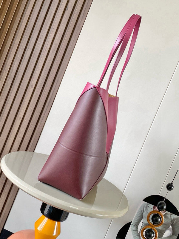 Cabas pliant LOE 31 de taille moyenne en cuir de vachette brillant rouge cramoisi 274309