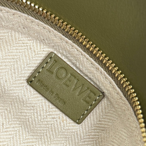 Loewe Petit sac Puzzle 24 en cuir de vachette et daim vert classique 274495