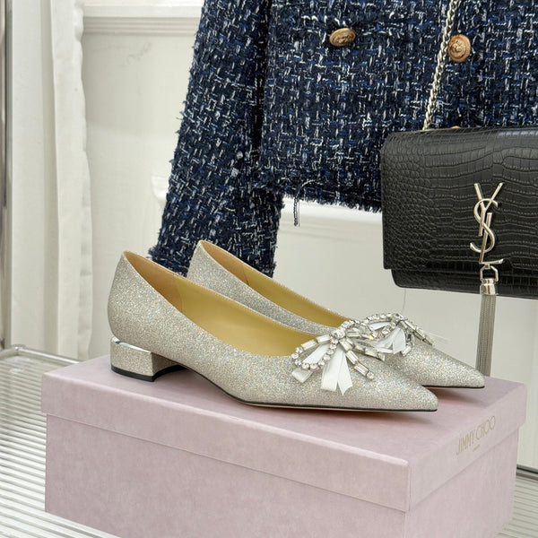 Jimmy Choo 26WF Escarpins à bout pointu avec nœud en strass et talon carré en cuir de mouton argenté 573543