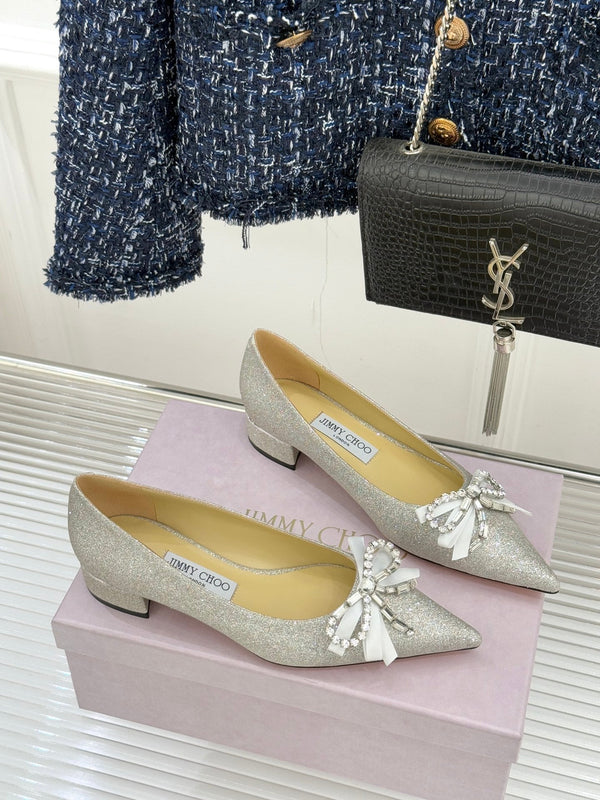 Jimmy Choo 26WF Escarpins à bout pointu avec nœud en strass et talon carré en cuir de mouton argenté 573543