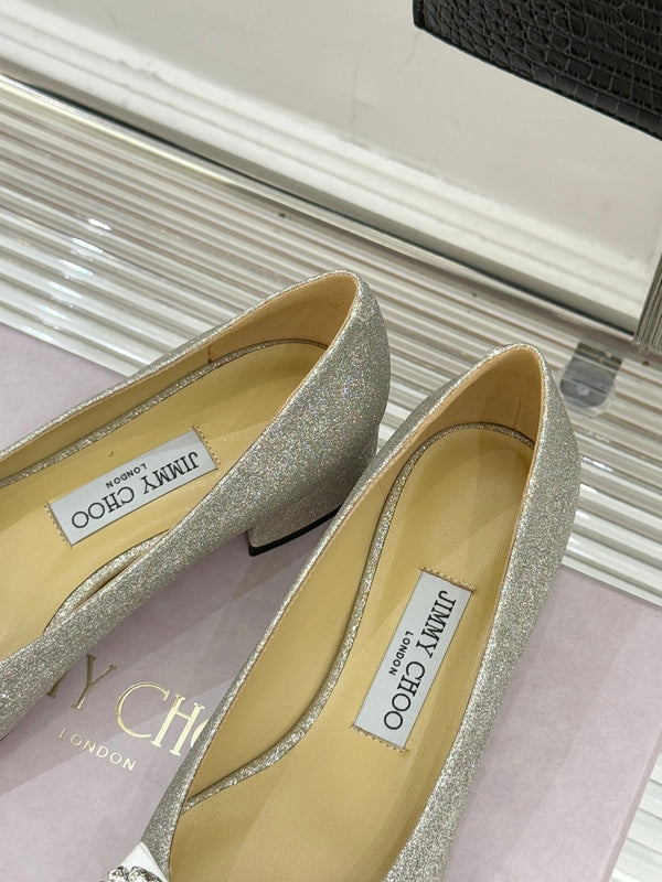Jimmy Choo 26WF Escarpins à bout pointu avec nœud en strass et talon carré en cuir de mouton argenté 573543