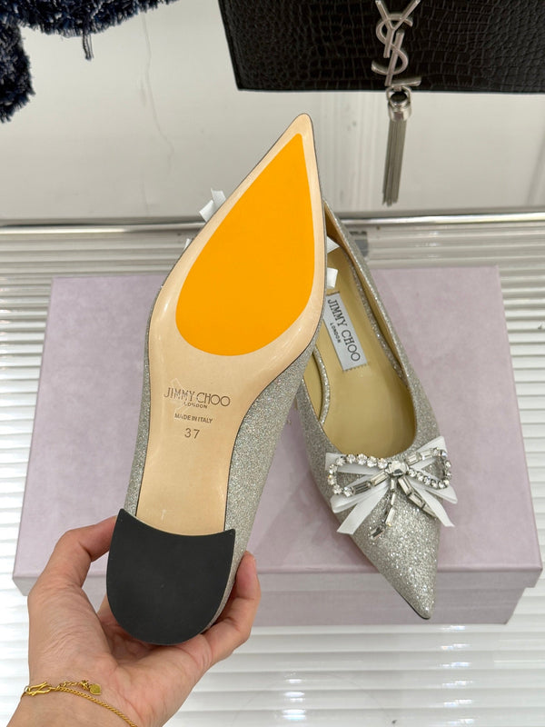 Jimmy Choo 26WF Escarpins à bout pointu avec nœud en strass et talon carré en cuir de mouton argenté 573543