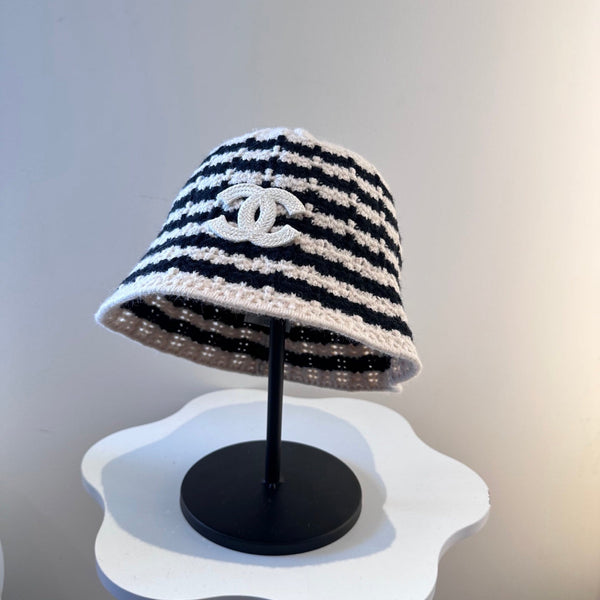 Chanel Simple Nouveau Tricot Laine Blanc Noir de Pêcheur 960051