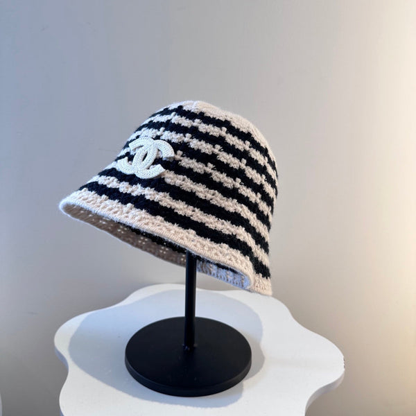 Chanel Simple Nouveau Tricot Laine Blanc Noir de Pêcheur 960051