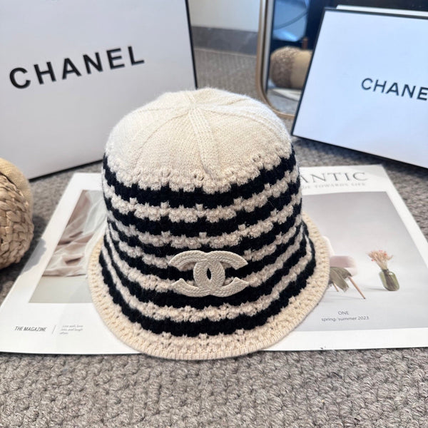Chanel Simple Nouveau Tricot Laine Blanc Noir de Pêcheur 960051