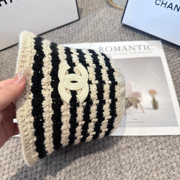 Chanel Simple Nouveau Tricot Laine Blanc Noir de Pêcheur 960051