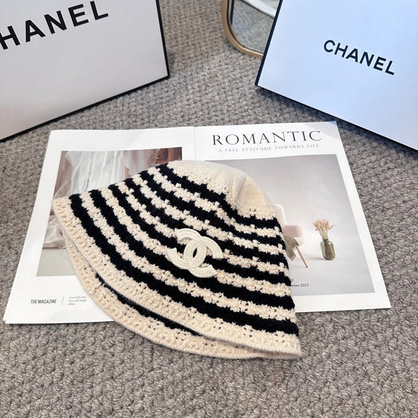 Chanel Simple Nouveau Tricot Laine Blanc Noir de Pêcheur 960051