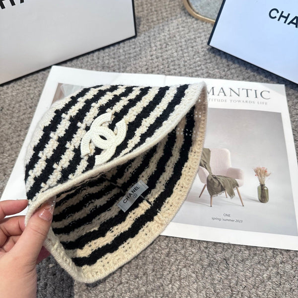Chanel Simple Nouveau Tricot Laine Blanc Noir de Pêcheur 960051